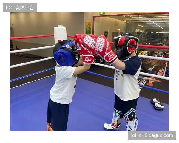 跆拳道一脚重击引全场倒吸凉气